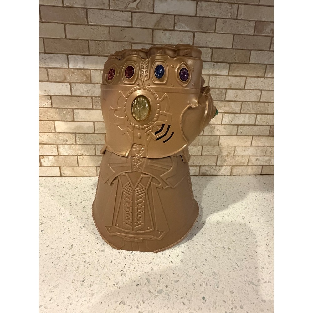 2017 Marvel Avengers Infinity War Thanos Infinity Gauntlet Electronic Fist Glove